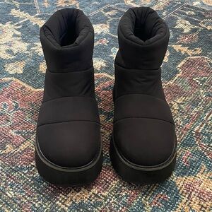 Portland Boot Company Platform Women's Puffer Booties - size 9